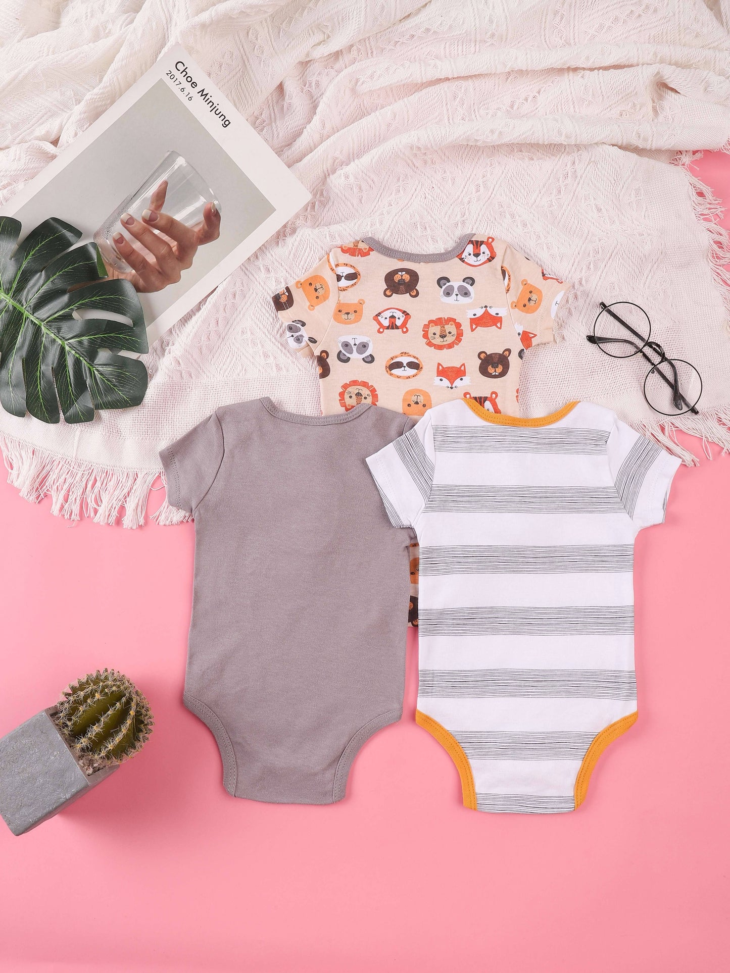 3PCS Sommer Jungen und Mädchen Nette Muster Hoodie Set Kurzarm Dreieck Overall Neugeborenen Baumwolle Bequeme Overall Pyjamas.