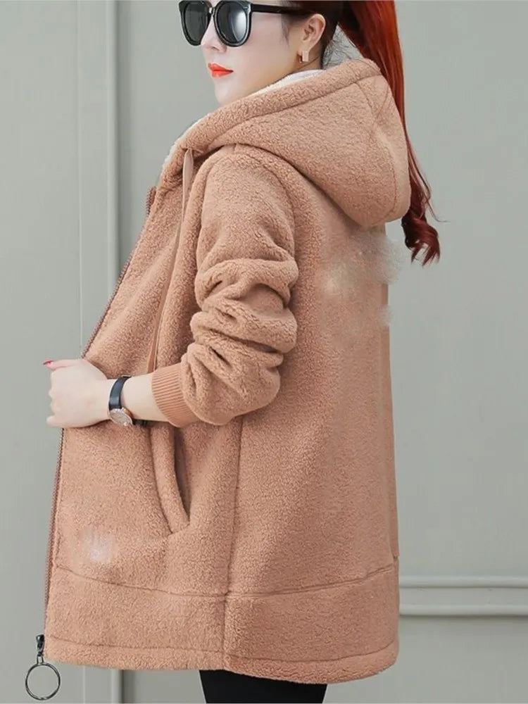 Damen verdickte Fleece-gefütterte mittellange Kapuzenjacke Winter neuer Reißverschluss-Cardigan-Mantel Lässige koreanische Lammwolljacke weiblich.