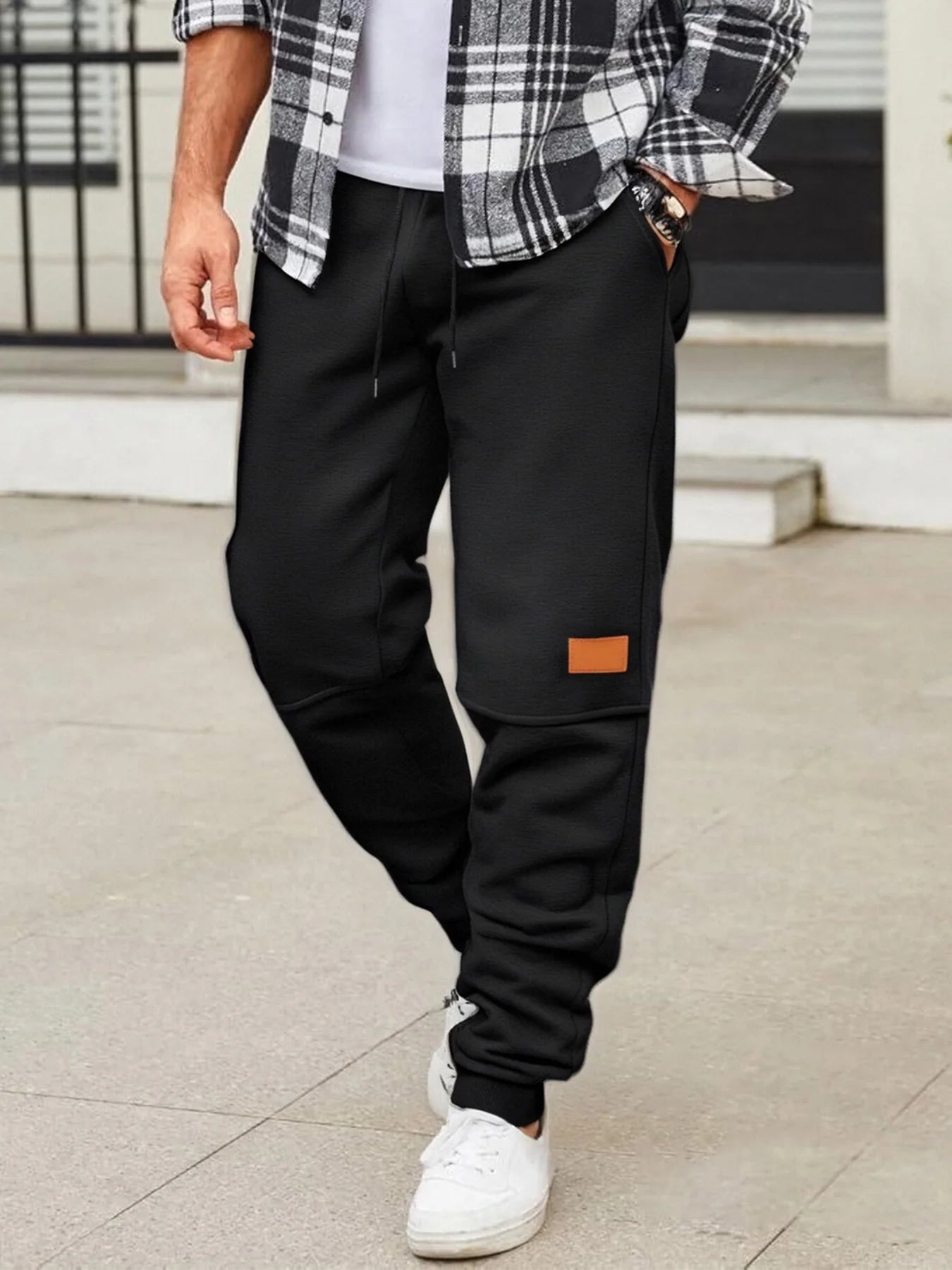 Men's Fleece Lined Jogger Pants, Casual Drawstring Waist Sweatpants with Pockets, Warm Running Trousers for Fall & Winter.