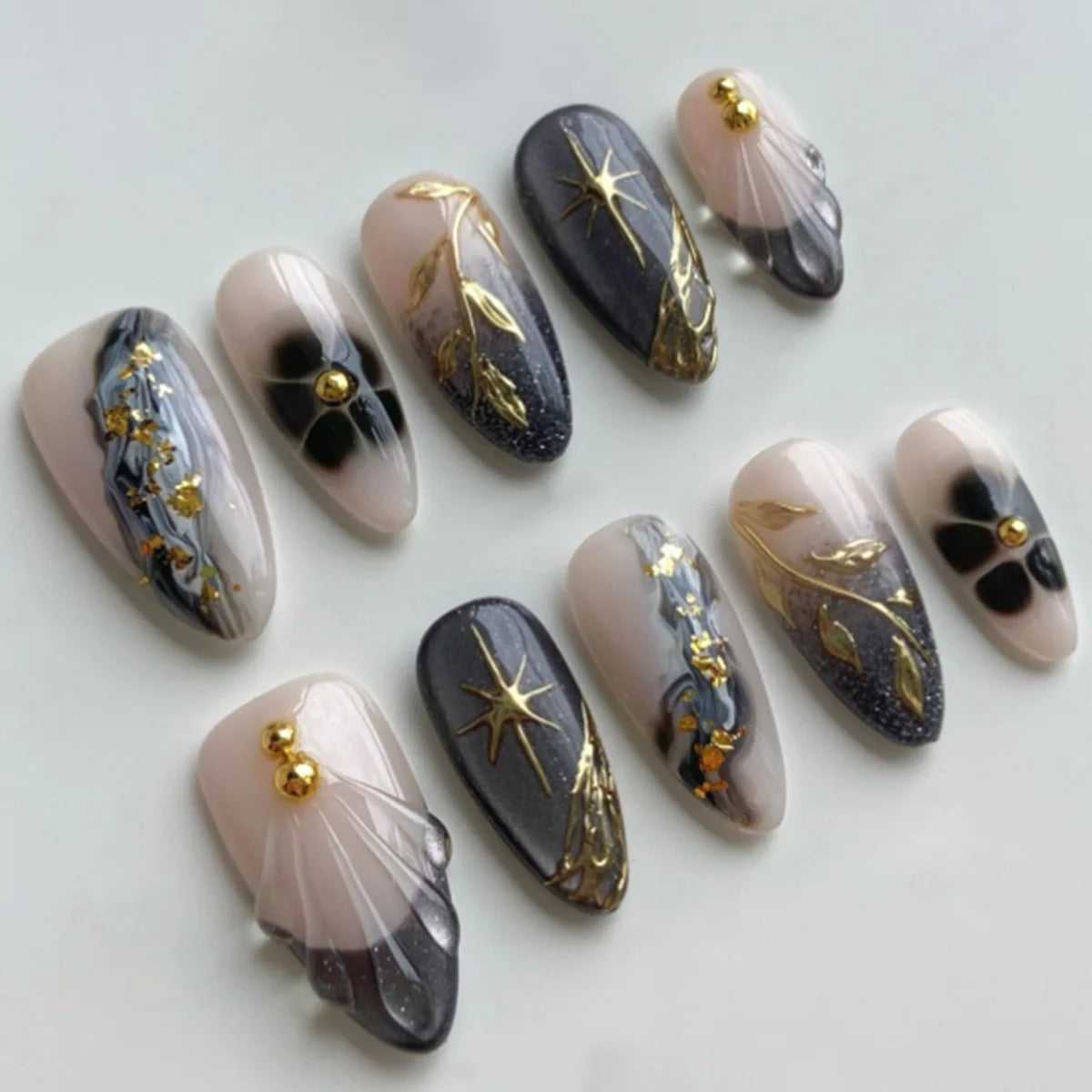 24pcs White Flower Fake Nail Tips Ins Yellow Pink Blush False Nails Wearable Full Cover European Almond Shaped Press on Nails.