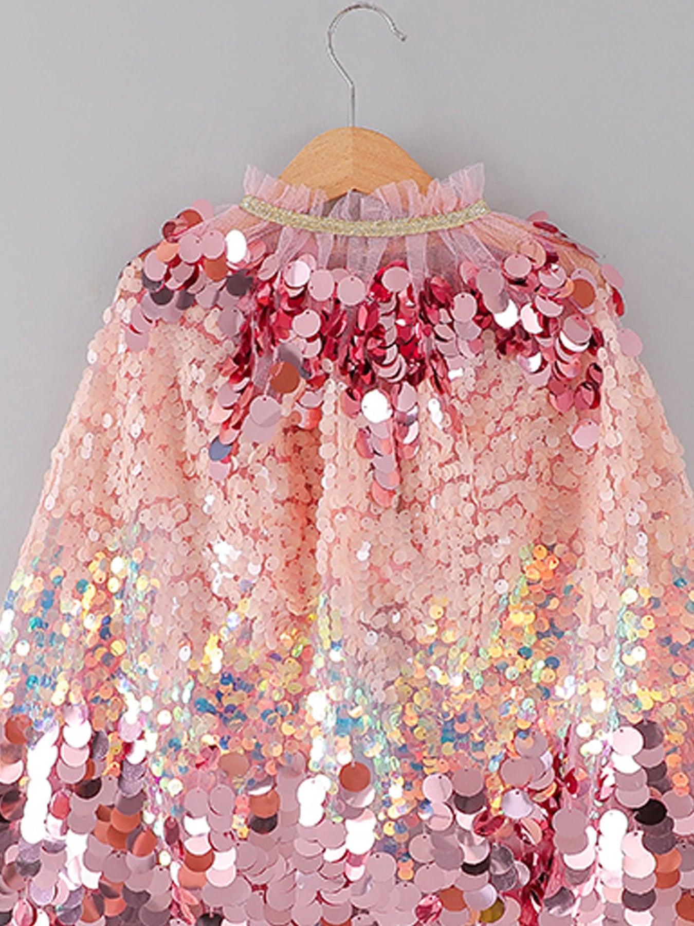 Halloween-Maskerade-Performance-Kostüm für Mädchen mit Pailletten, geeignet für Festival-Auftritte.