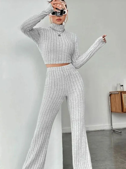 Stand Collar Navel T-shirt and Trumpet pants.