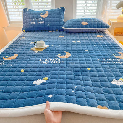 Winter Milk Velvet Mattress Toppers Thicken Quilted Bedsheet Student Bedspreads Washable Mattress Cover Queen Bedding Coverlets