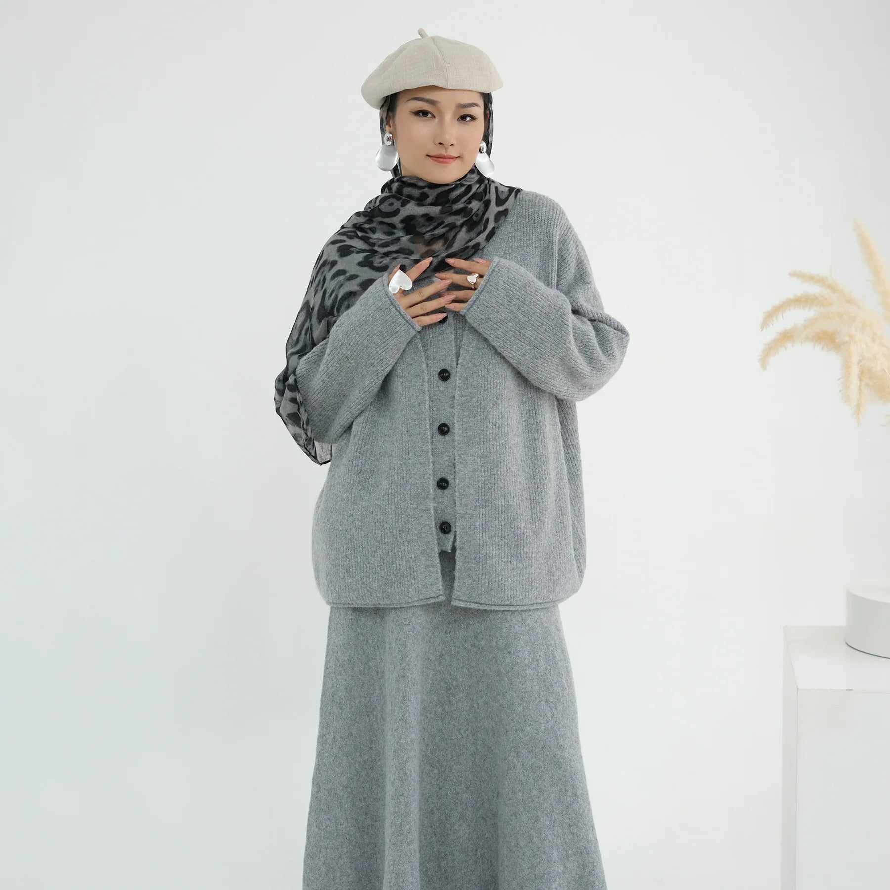 Winter Knitted Wool Cotton 3 Piece Abaya Set + Hijab Daily Thick Warm Modest Muslim Women Islamic Wholesale Suit Abaya.