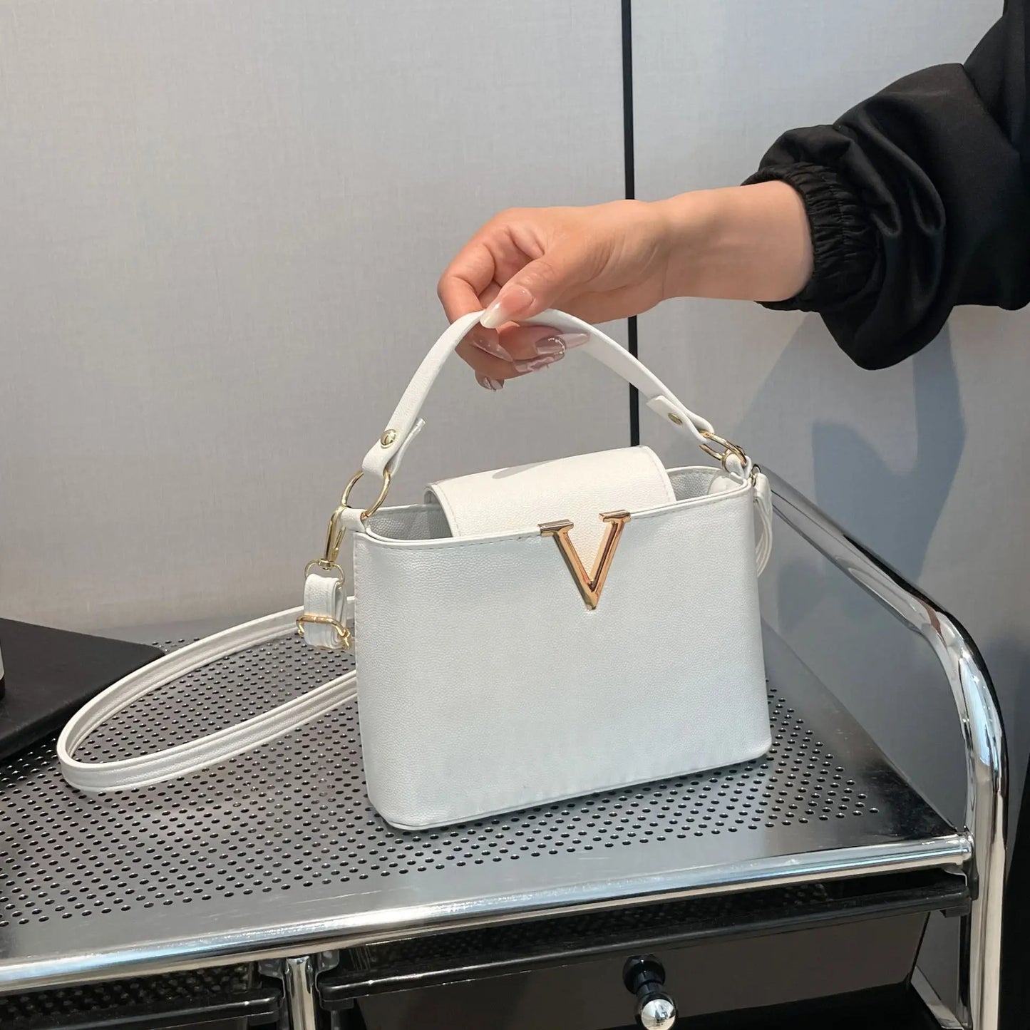 Luxury Women's Tote Bag, Chic V Shaped Stylish Pu Leather Bucket Bag, Top Cover Handbag Women Shoulder Crossbody Bag for Woman