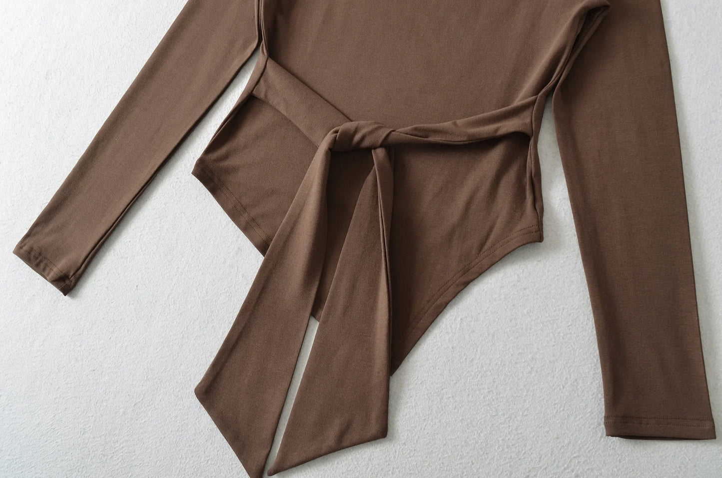 Sexy Long Sleeve T-Shirt Women's Waist Cinched Shoulder Bared Strap Design Autumn 2025 Irregular Halter Neck Top for Trendy Girl.