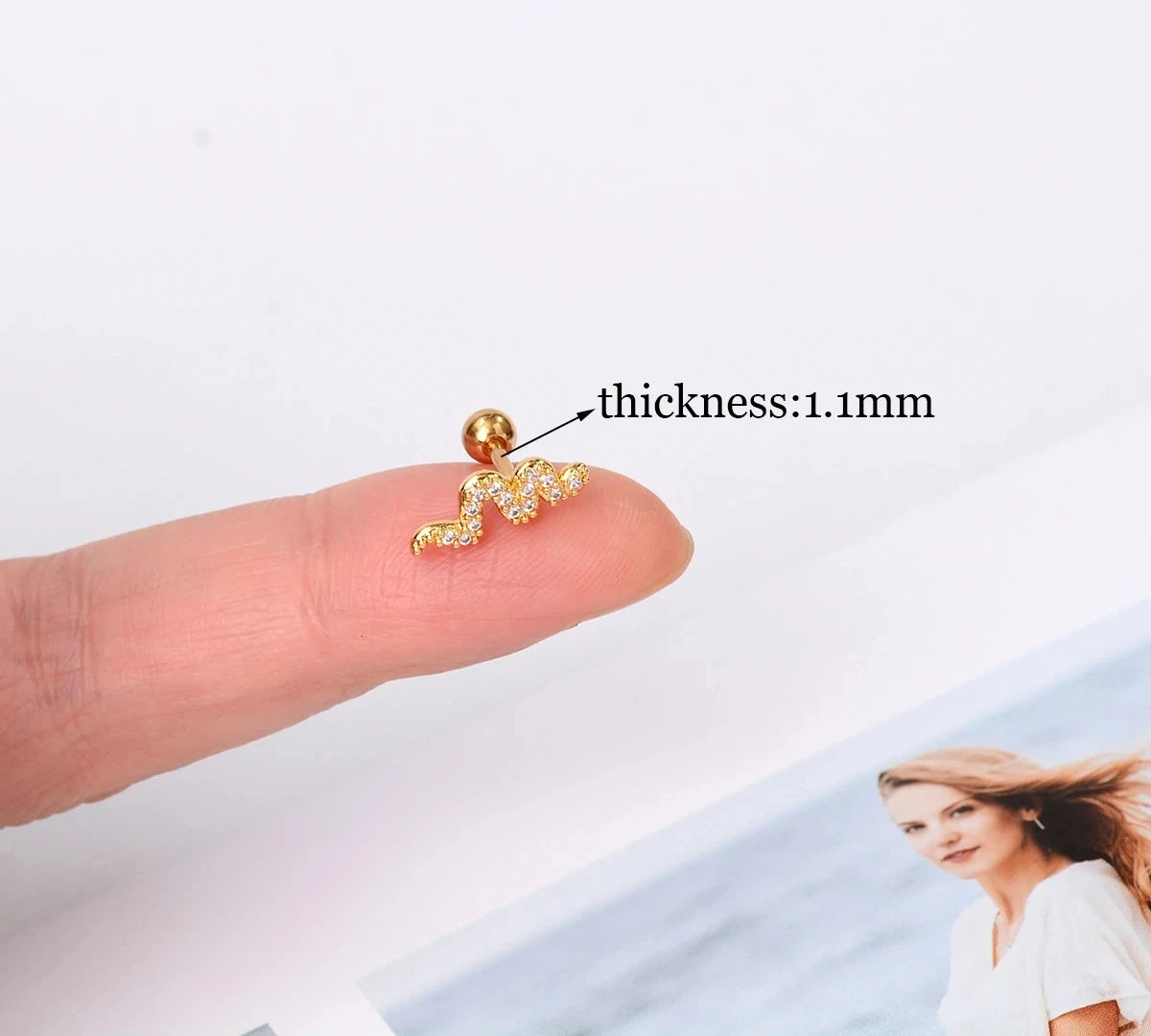 1PC New Curved Cz Cartilage Stud Moon Leaf  Helix Rook Conch Screw Back Earring Stainless Steel Bar Ear Piercing Jewelry.