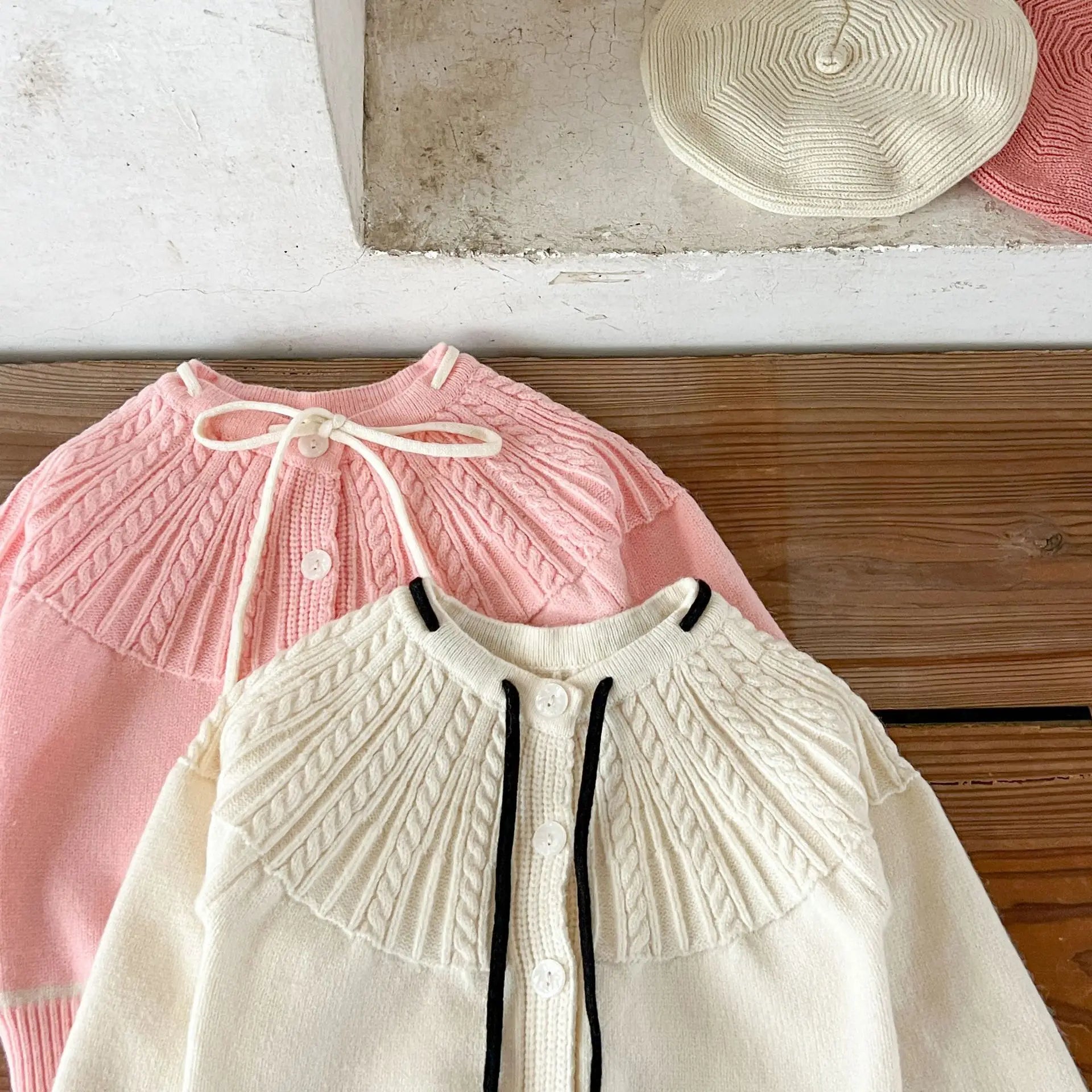 Ins Mädchen Baby reine Baumwolle Lotusblatt Kragen Top Bauch Hosen Pullover Set für Kinder Herbst und Winter Wärme Set.