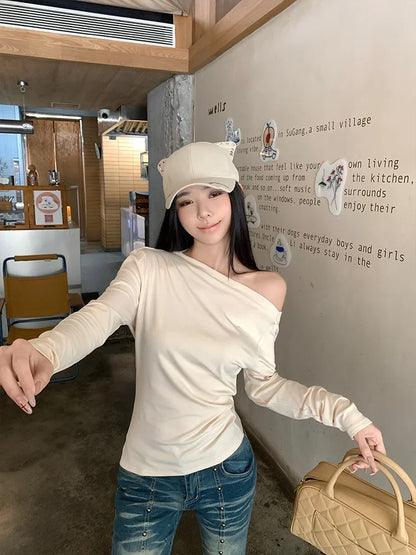 Slim Fit Long Sleeve T-Shirt Shoulder Bared One Shoulder Style Casual Streetwear for Young Women Fashionable And Stylish.