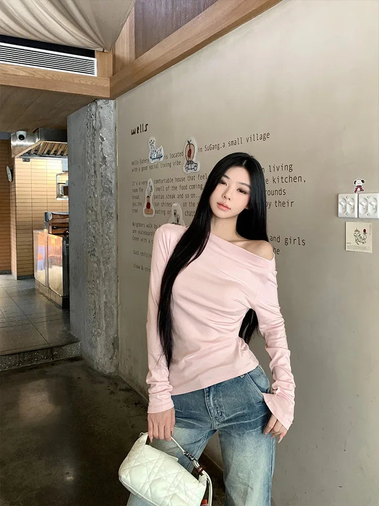 Slim Fit Long Sleeve T-Shirt Shoulder Bared One Shoulder Style Casual Streetwear for Young Women Fashionable And Stylish.