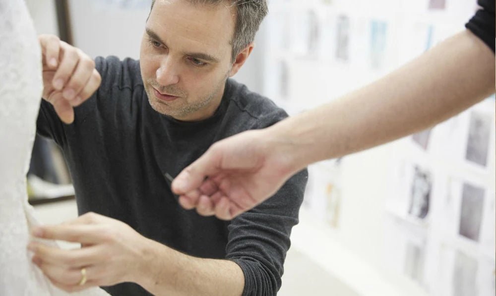 RFYR Marineblaues A-Linie-Satin-Abschlussballkleid mit Umhang, plissiert, knöchellang, für Damen, elegantes formelles Anlasskleid, Abendkleider, individuell gestaltet.