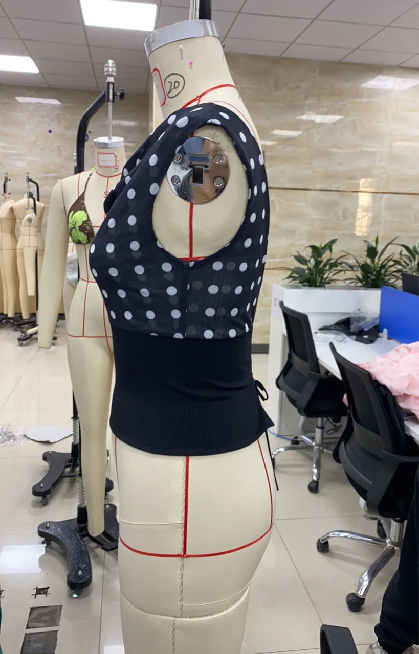 Women Summer Off One Shoulder Tops Sleeveless Slash Neck Dotted Contrast Color Lace-up Backless Slim Crop T-Shirts.