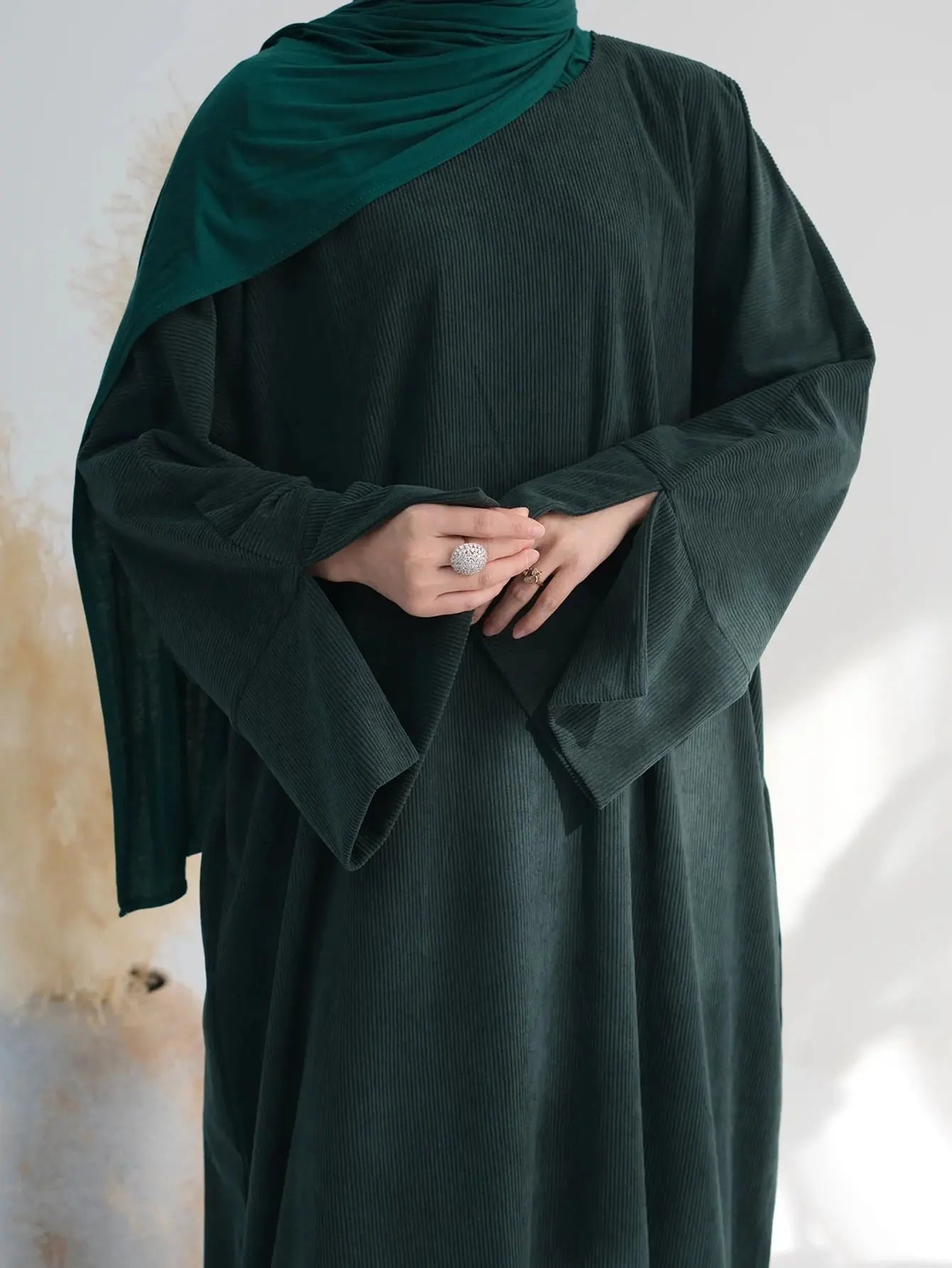 2025 New Arrival Turkey Dubai Muslim Winter Abaya Corduroy Women Closed Abaya Loose Daily Wear Muslim Long Winter Dress