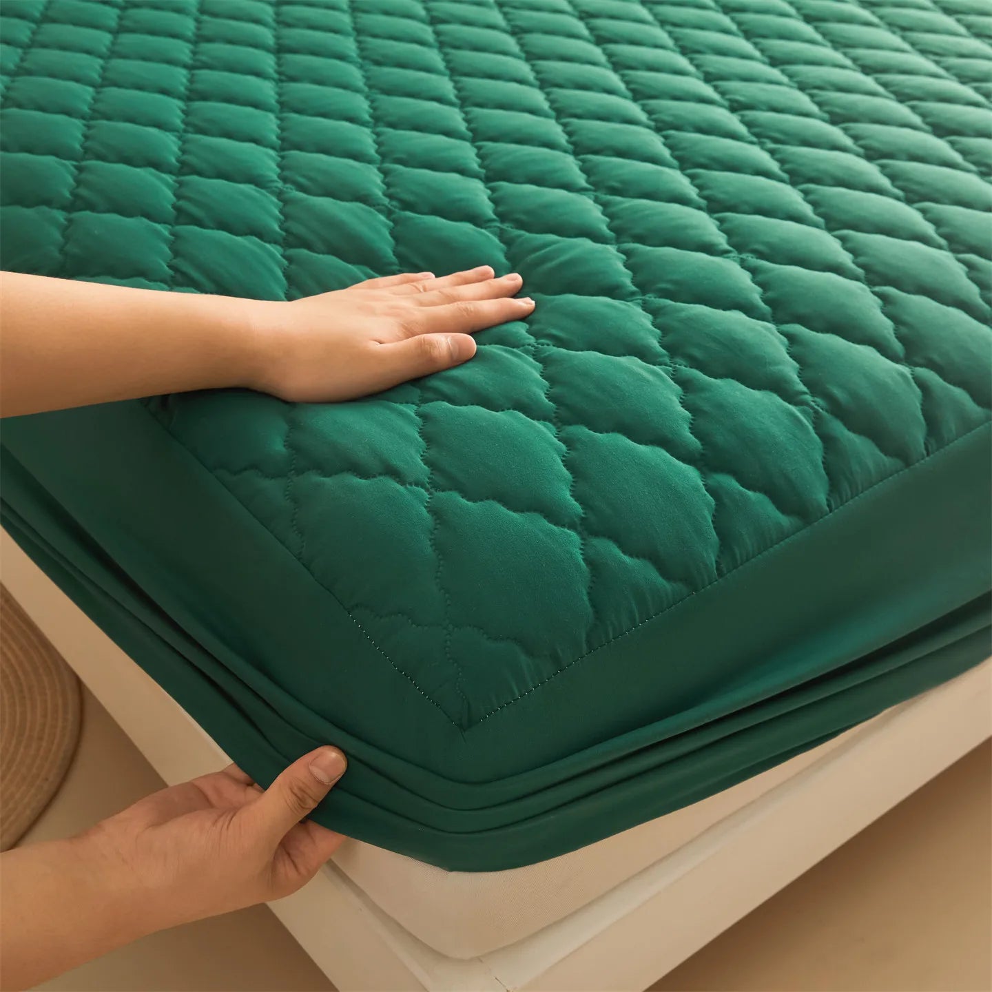 Waterproof Mattress Cover Thickened Padding Comfortable Fabric Bed Cover Bed Linen Bed Sheets Set Mattress Protector for Home.