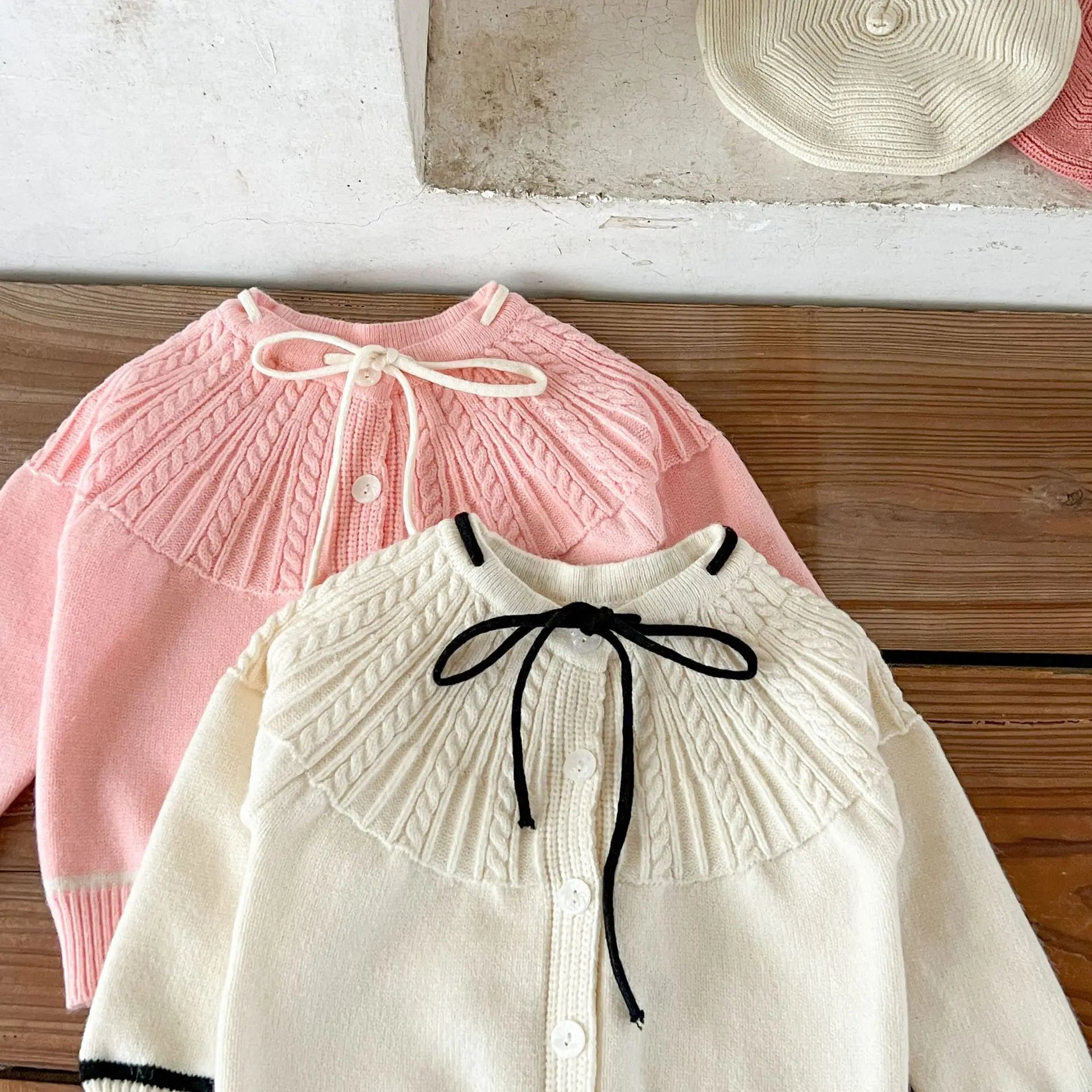 Ins Mädchen Baby reine Baumwolle Lotusblatt Kragen Top Bauch Hosen Pullover Set für Kinder Herbst und Winter Wärme Set.