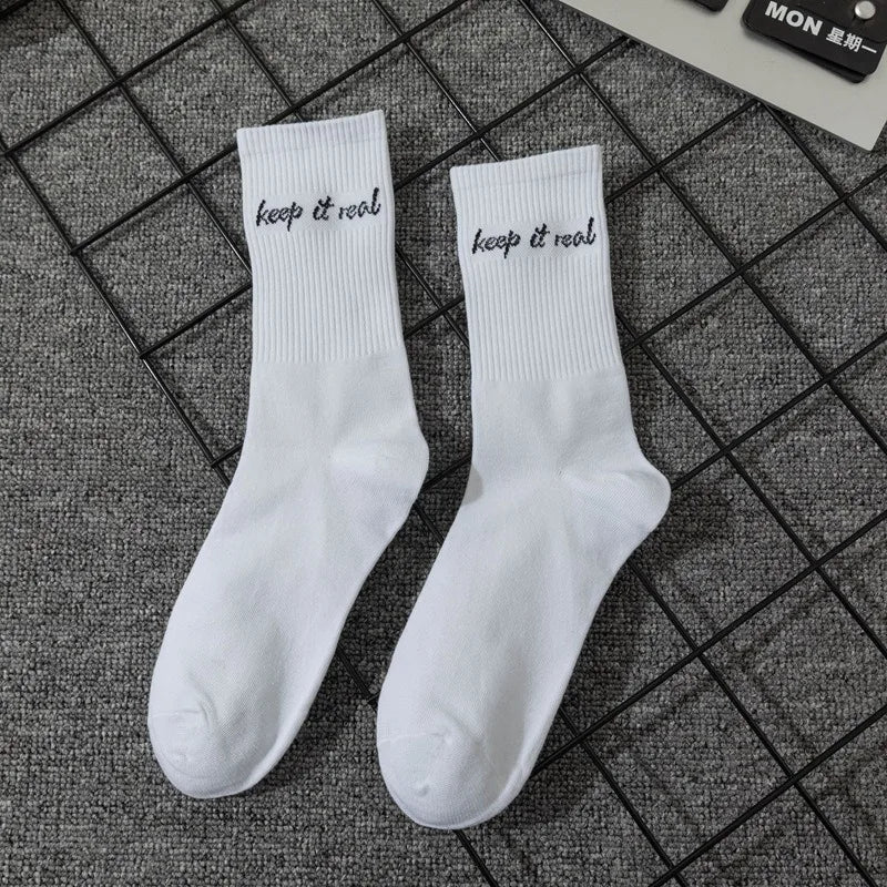 Simple European and American street letters white men's and women's socks sports hip hop college style socks.