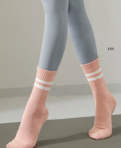 4 Pairs Yoga Socks for Women Professional Non-slip Silicone Mid-tube Pilates Socks Indoor Fitness Gym Dance Sports Floor Socks.