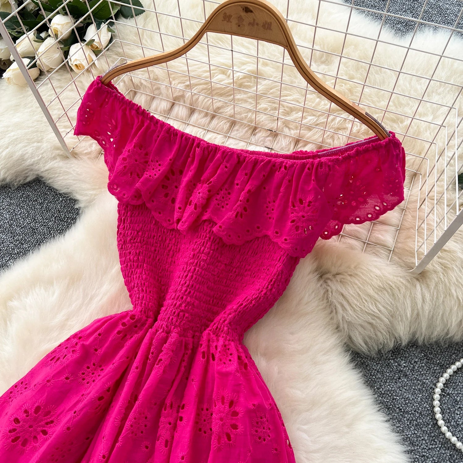 SINGREINY Schickes, ausgehöhltes Kleid mit Stickerei, Rüschen, Spleiß, schulterfrei, elastisch, gerüscht, schlank, 2025, solides, sanftes, langes Urlaubskleid.