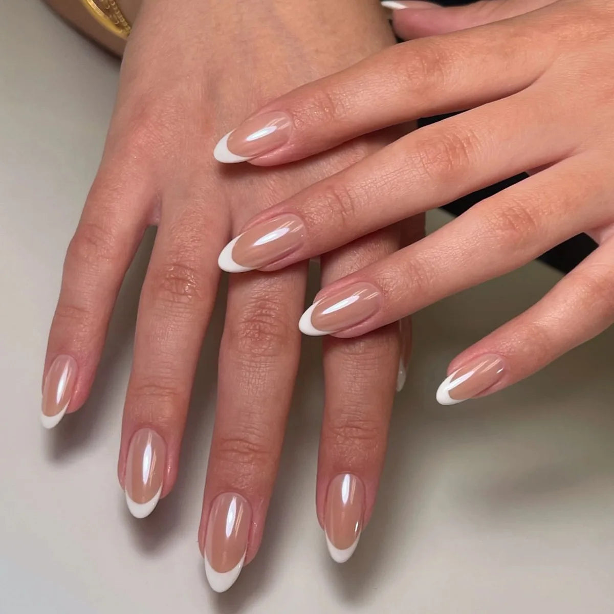 White French Classic Short Rround Nail Art Wearable Fashion Fake Nails Detachable Finished False Nails Press on Nails with Glue.