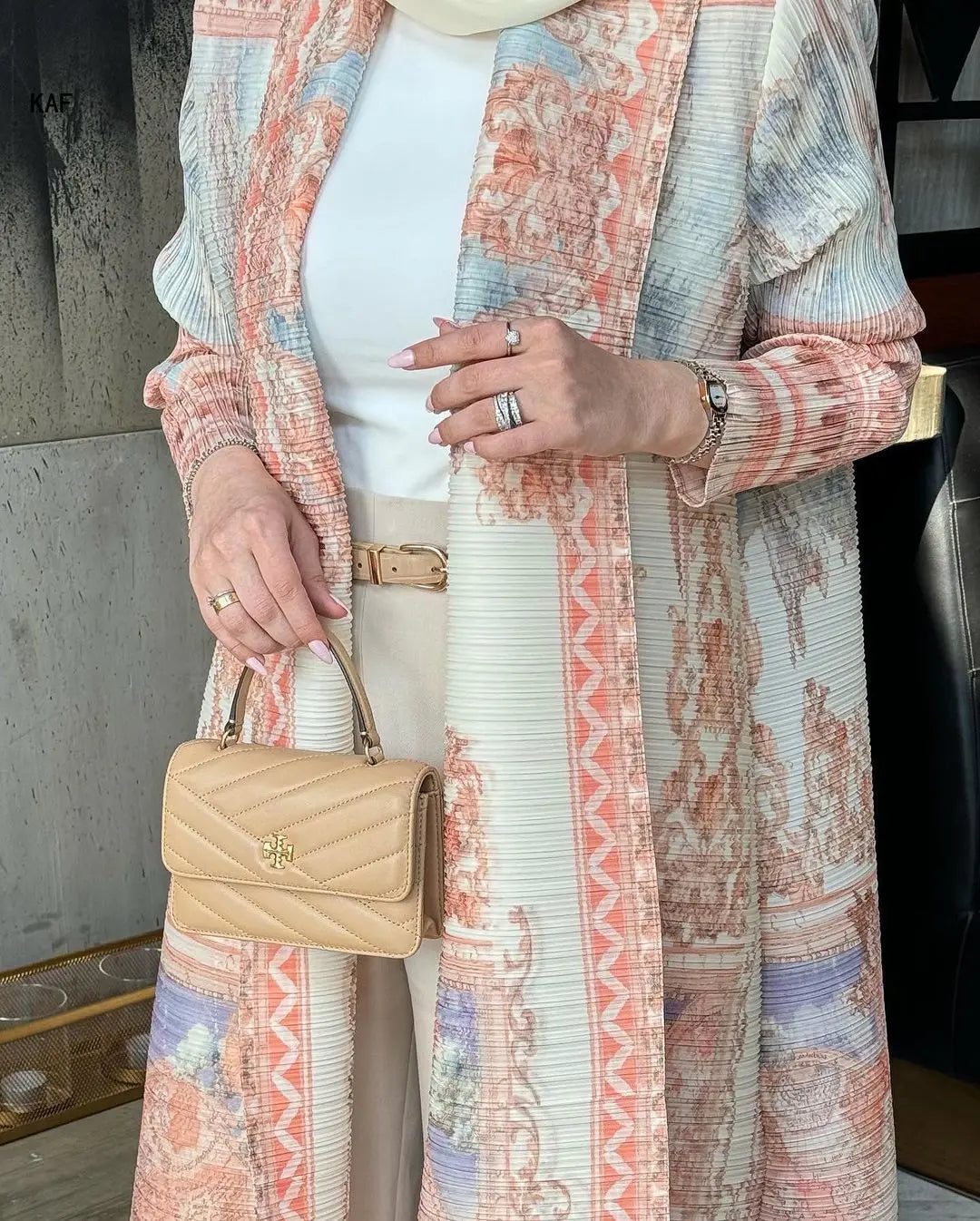 Langer Herbstmantel für Damen, Retro-bedruckt, langärmelig, muslimisches Abaya, Saudi-Mode, faltiger Taillengürtel.