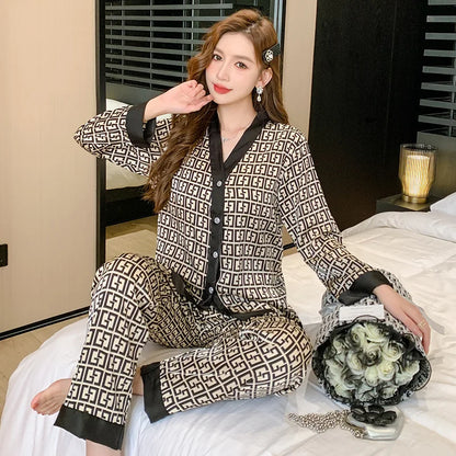 2PcsLarge Größe Frauen Pyjamas Set Gedruckt Homewear Eis Seide Lange Ärmeln Lange Hosen Student Pyjamas Schwarz Strickjacke kann Getragen Werden.