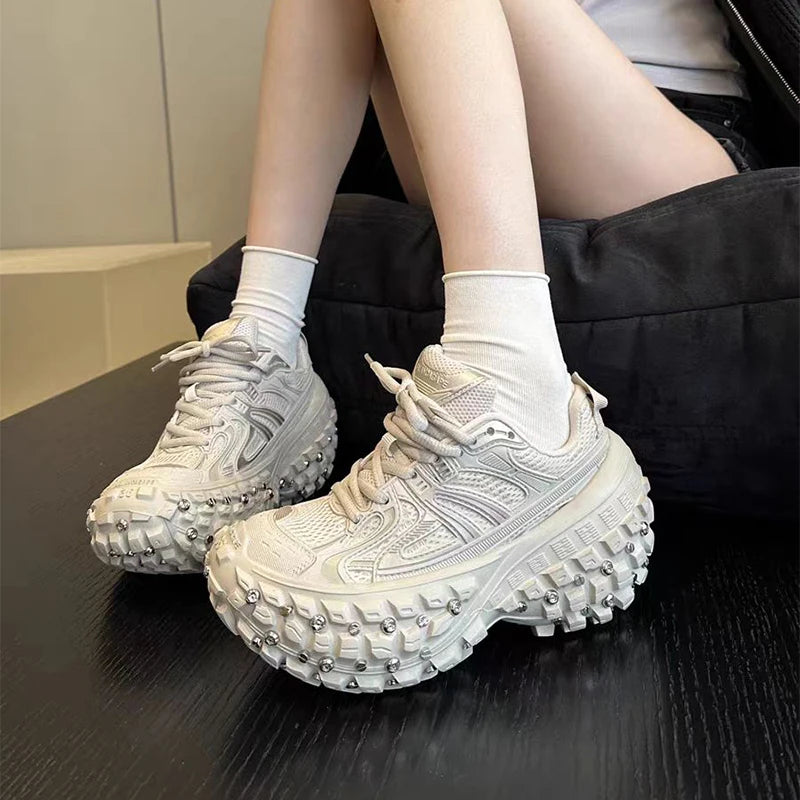 Fashion Brand Men's Or Women's Thick-soled Sports Shoes 2025 Spring New Rivet Design Couple Sports Shoes Breathable Casual Shoes.