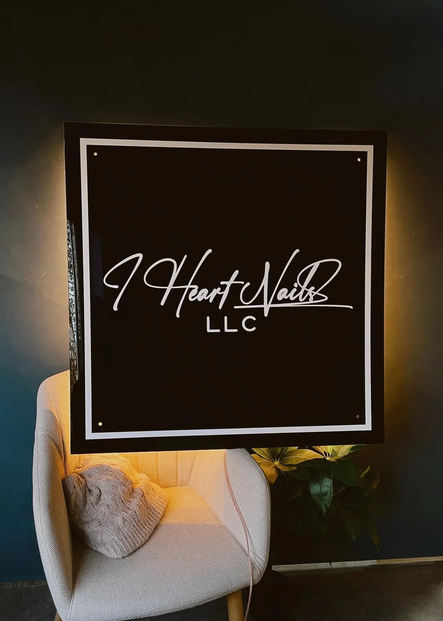 Custom Business Logo LED Sign Backlit Acrylic 3D Rectangle Wall Decor for Beauty Salon Office Company Logo Lighting Signage.