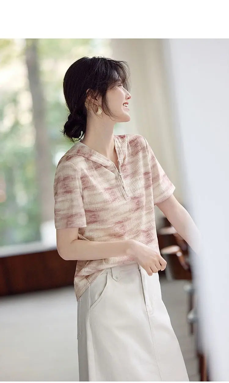 Elegant and Versatile Smudged Hooded T-shirt for Women's Simple Semi-zipper Casual Short-sleeved Top.