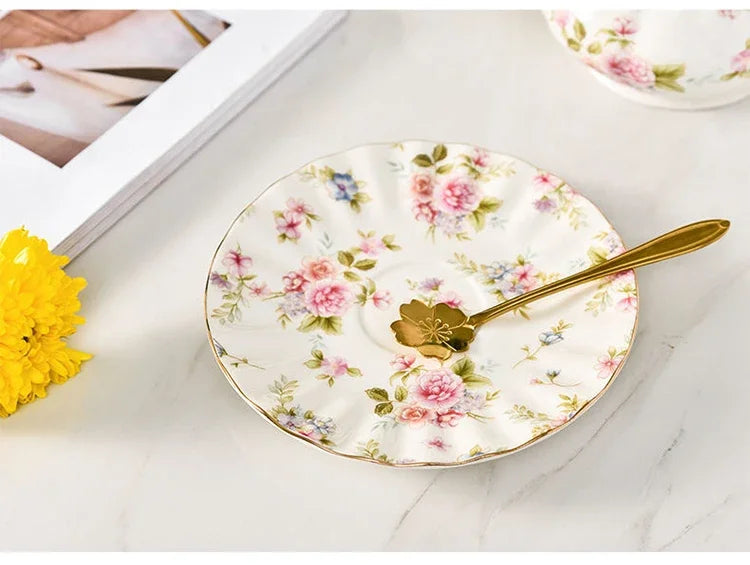 Tea Set Ceramic Coffee Cup Suit British Style High-Grade Bone China Golden edge Tea Cup And Saucer With A Spoon.