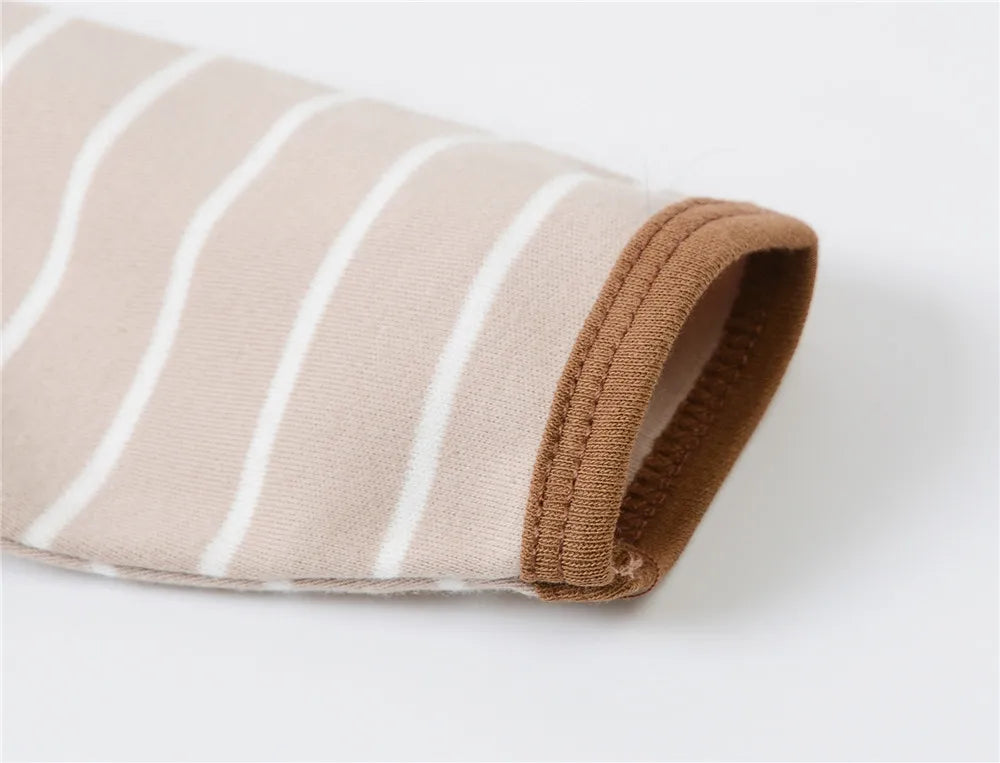 2024 neue Baby Jungen Kleidung Ein Stück Gestreiften Design 100 % Baumwolle Neugeborenen Jungen Strampler Volle Hülse Overalls.