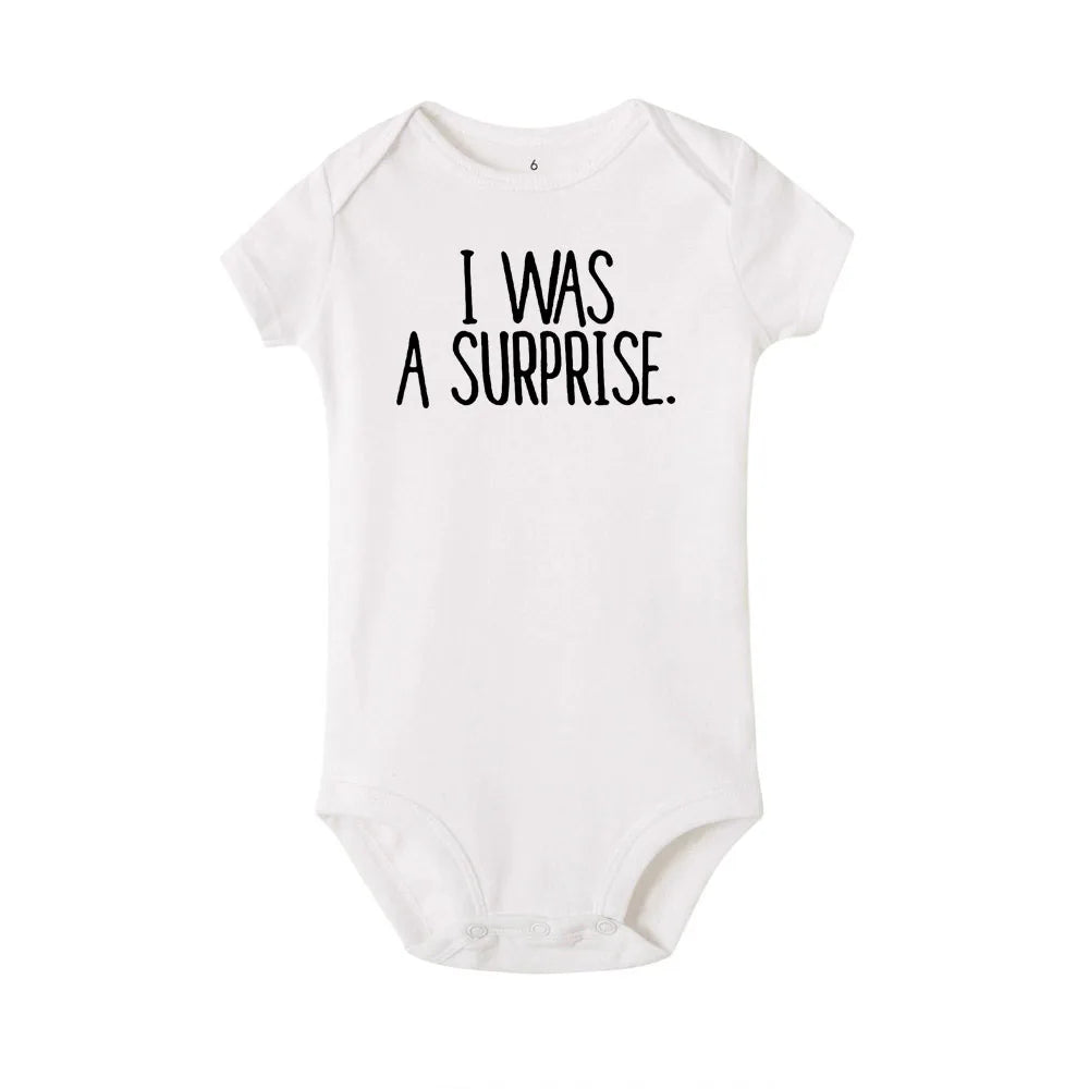 Zwillinge Baby-Body „I Was Planned and I Was A Surprise“ Neugeborenes Kleinkind-Overall Jungen Mädchen Lustige Baby-Outfits Kleinkind-Dusche-Geschenk.