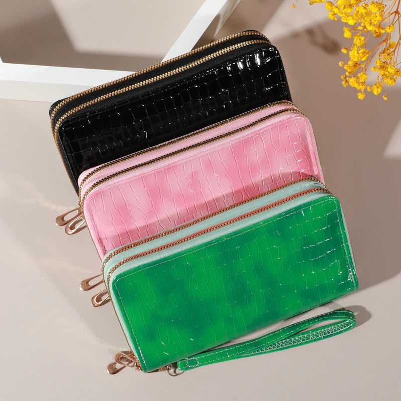 Chic Vintage Double Layer Clutch Wallet - Retro Zipper Coin Purse & Wristlet - Fashionable Womens Accessory with Secure Storage.