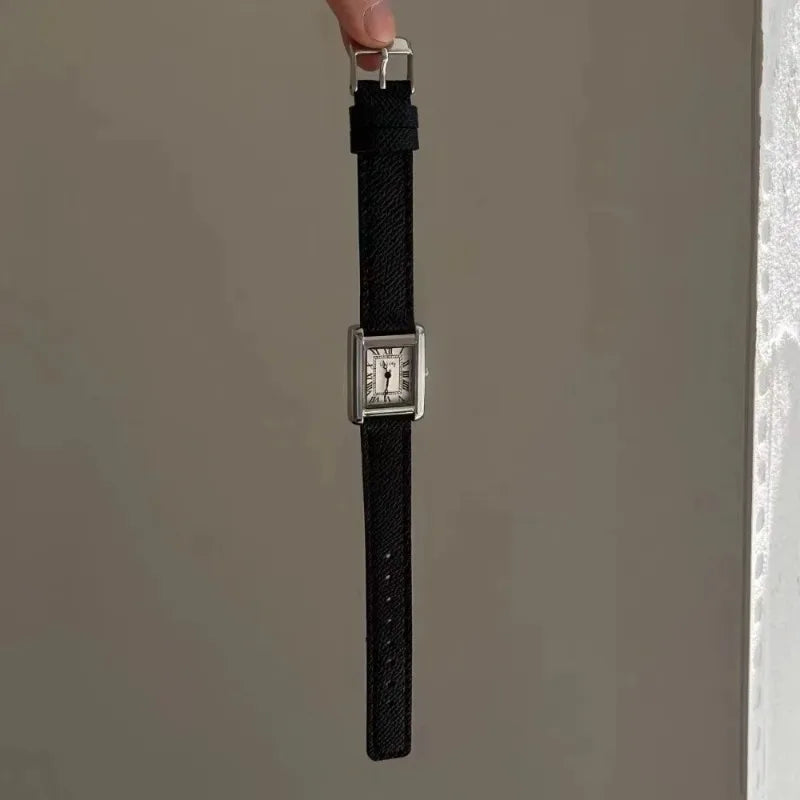 Hot Sale Brand Women Watch Fashion Angola Red Leather Strap Quartz Watch for Women Ladies Girl Dress Luxury Wristwatch Gift.