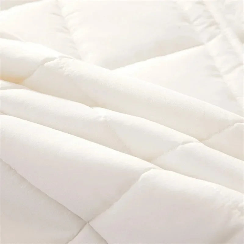 Breathable Quilted Mattress Protector with Soybean Fiber Padding Hypoallergenic Skin-Friendly Cover Machine Washable 720° Cover