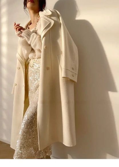 Weißer Mantel im französischen Stil, High-End-Temperament, Herbst-Winter, langer Wollmantel, 2025, neuer Damen-Wollmantel, modische lose Oberbekleidung.