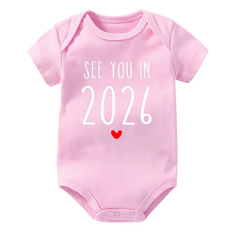 Wir sehen uns im Jahr 2026 Schwangerschaftsankündigung Baby Strampler Baumwolle Kleinkind Overall Sommer Kurzarm Neugeborene Jungen Mädchen Body.