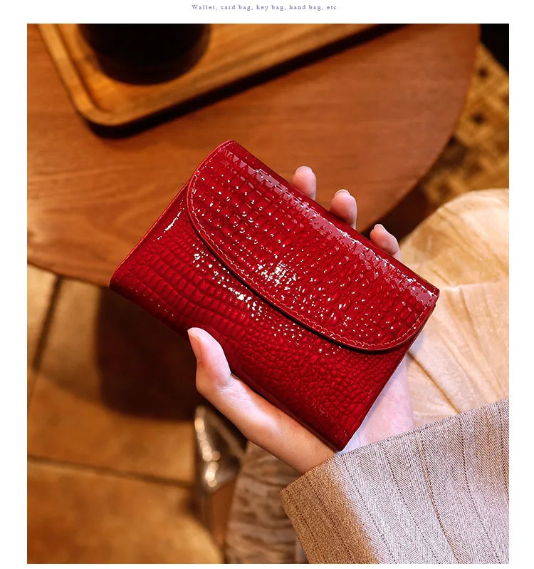 Magnetic Clasp Short Ladies Genuine Leather Wallet 2025 New Alligator Cow Leather Purse Woman RFID Card Holder Mini Clutch.