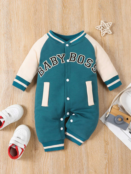 Modischer, langärmliger, süßer und personalisierter Baby-Jungen-Overall mit Rundhalsausschnitt und Buchstabendruck.