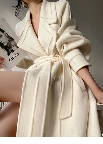 Weißer Mantel im französischen Stil, High-End-Temperament, Herbst-Winter, langer Wollmantel, 2025, neuer Damen-Wollmantel, modische lose Oberbekleidung.