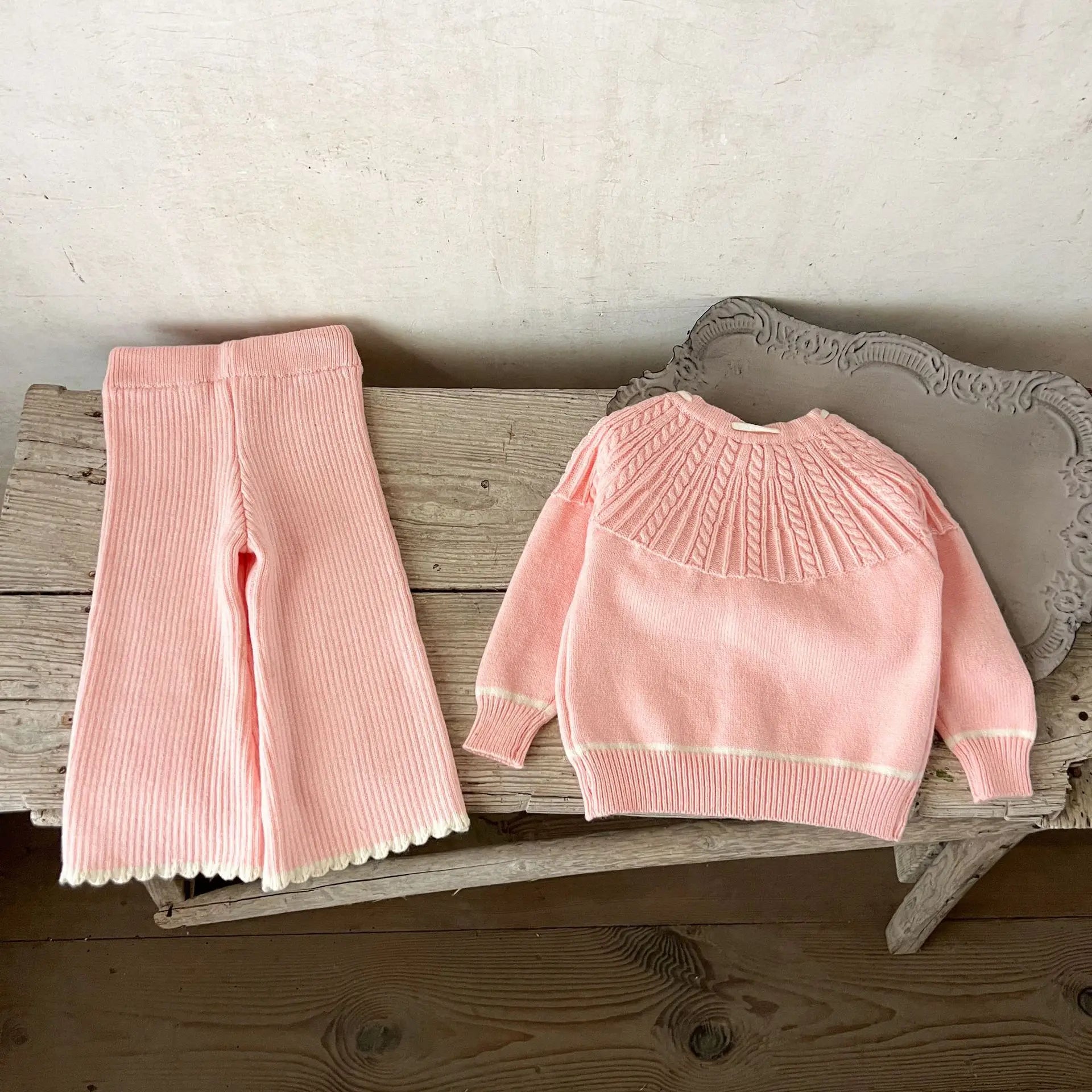 Ins Mädchen Baby reine Baumwolle Lotusblatt Kragen Top Bauch Hosen Pullover Set für Kinder Herbst und Winter Wärme Set.