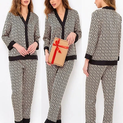 2PcsLarge Größe Frauen Pyjamas Set Gedruckt Homewear Eis Seide Lange Ärmeln Lange Hosen Student Pyjamas Schwarz Strickjacke kann Getragen Werden.