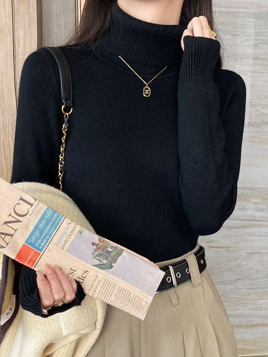 2025 Einteiliger Rollkragenpullover aus Nerz-Samt, verdickt, warme Innenpullover für Damen mit gestricktem Hemdpullover.