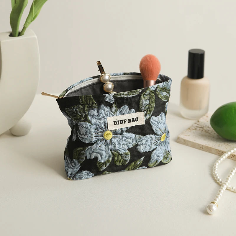 White Embroidery Daisy Women's Makeup Bag Portable Coin Purse Key Case Cosmetics Lipstick Storage Bag Commuter Liner Bag Ins