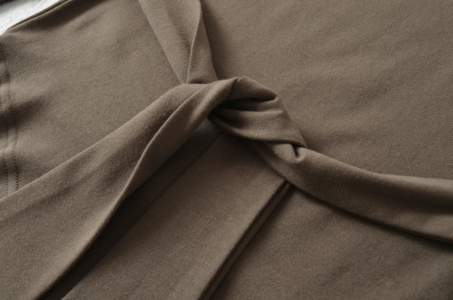 Sexy Long Sleeve T-Shirt Women's Waist Cinched Shoulder Bared Strap Design Autumn 2025 Irregular Halter Neck Top for Trendy Girl.