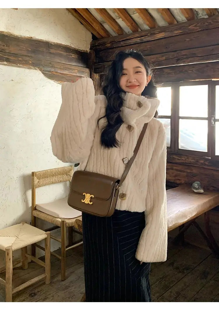 2025 Winter Fashion Stand Collar Warm Plush Short Jacket Women Autumn Retro Street Thickened Loose Harajuku Casual Short Jacket.