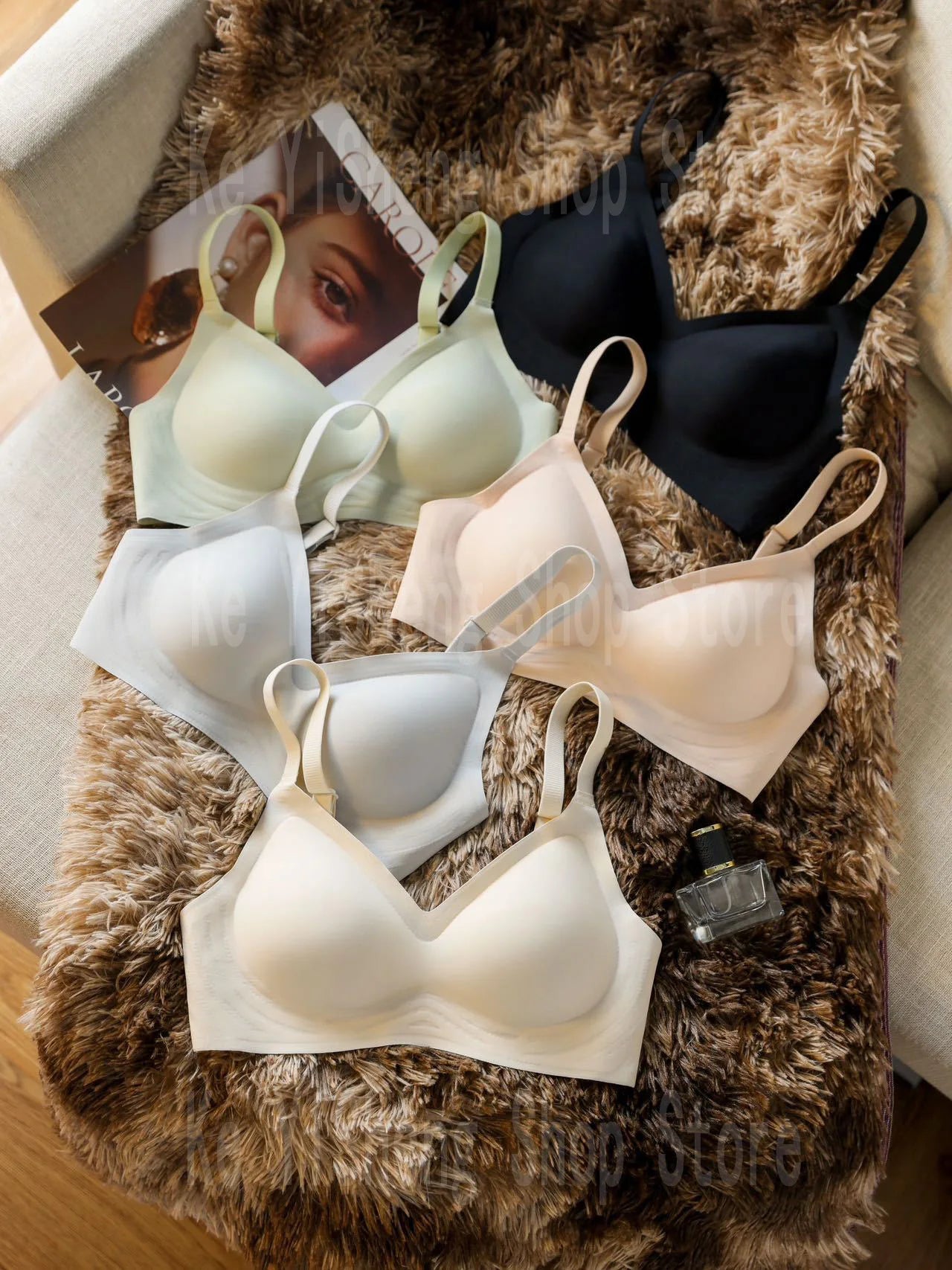 Small breast seamless bra Women's small breast push-up comfortable non-underwire soft support closed breast bra.