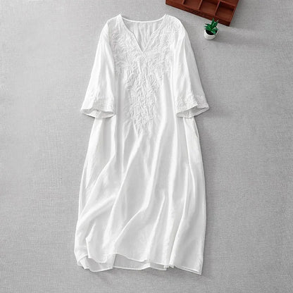 Neuankömmling 2024 Sommer Kunst Stil Frauen Kurzarm V-Ausschnitt lockeres Kleid Vintage Stickerei solide weiße A-Linie lange Kleider.