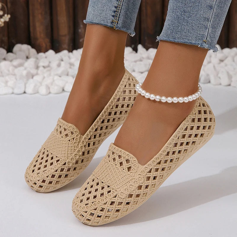 New Summer Style Fashionable and Comfortable Flat-soled Casual Outer Wear Non-slip Fashionable Toe-cap Sandals for Women.
