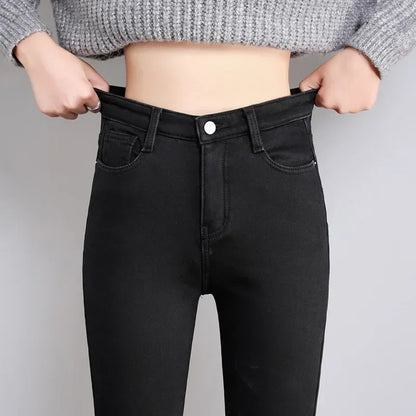 Frauen Thermische Dünne Jeans Mom Winter Warme Plüsch Stretch Jeans Dame Fleece Schnee Denim Hosen Student Bleistift Gerade Bein Hosen.