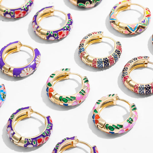 Vintage Enamel Flowers Cute Huggies Hoop Earrings for Women Classic Colorful Engraved Round Circle Ear Buckle Retro Brincos.